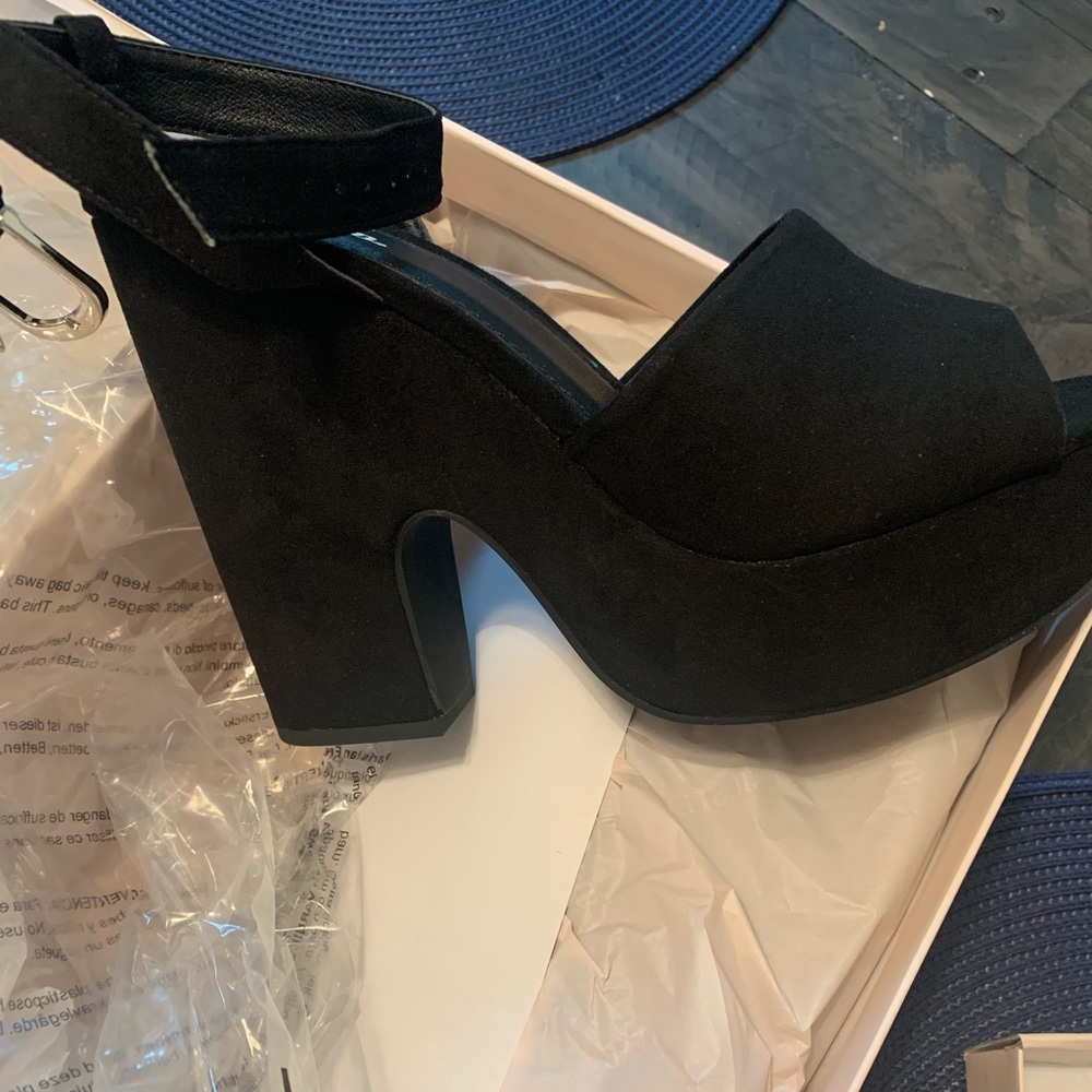 Niki Platform heeled Sandals